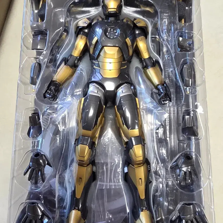 [BUNJANG] Hot Toys Iron Man Mark 20 Python 1/6 Scale Figure / 핫토이 아이언맨 마크 20 파이쏜 피규어