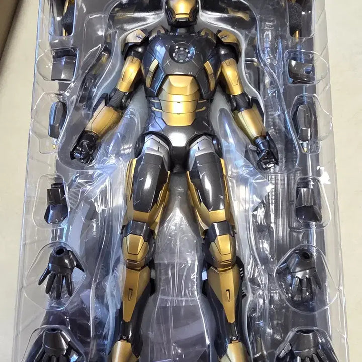 [BUNJANG] Hot Toys Iron Man Mark 20 Python 1/6 Scale Figure / 핫토이 아이언맨 마크 20 파이쏜 피규어