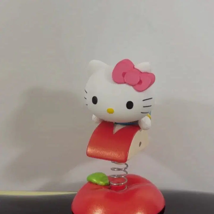 [BUNJANG] Hello Kitty Apple Series Spring Figure / 헬로키티 사과시리즈 랜덤 스프링 피규어