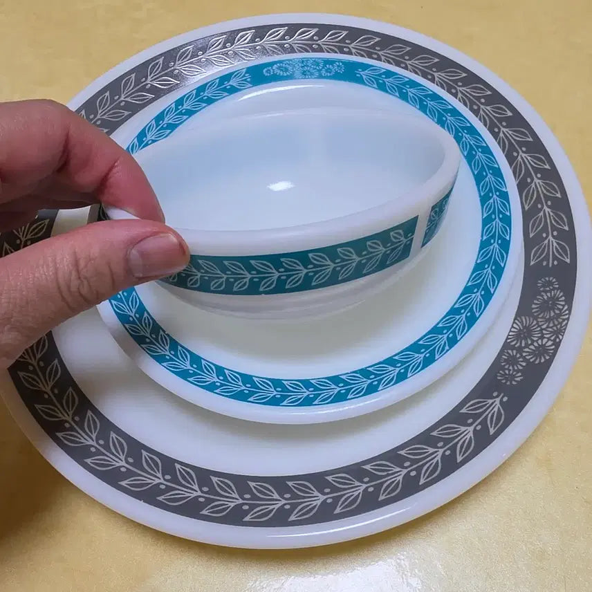 [BUNJANG] Vintage Pyrex Laurel Pattern Milk Glass Plate / 빈티지 파이렉스 월계수 패턴 접시(1950.빈티지)