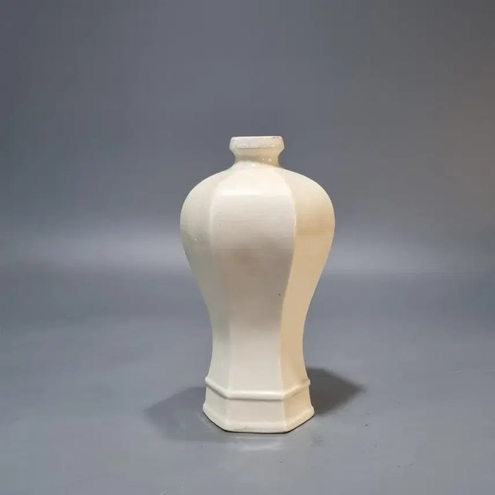 [BUNJANG] Ding Ware Celadon Porcelain Hexagonal Maebyeong Vase with Crackle Glaze / 정요백자 빙렬 육방 매병.