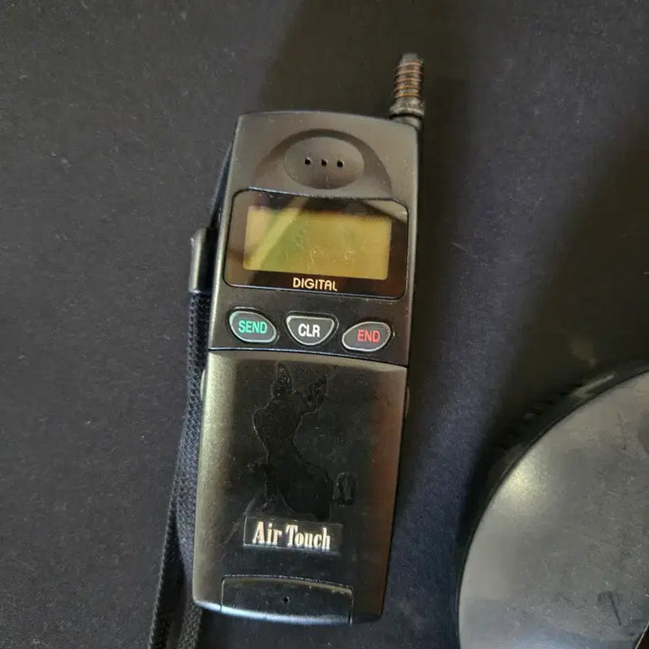 [BUNJANG] Vintage Folder Phone with Charger and Cradle / 옛날 휴대폰 충전기 포함