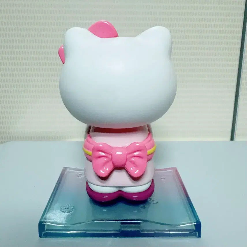 [BUNJANG] Sanrio Hello Kitty Wagashi Cherry Blossom Figure / 산리오 탑토이 헬로키티 화과자 벚꽃 피규어
