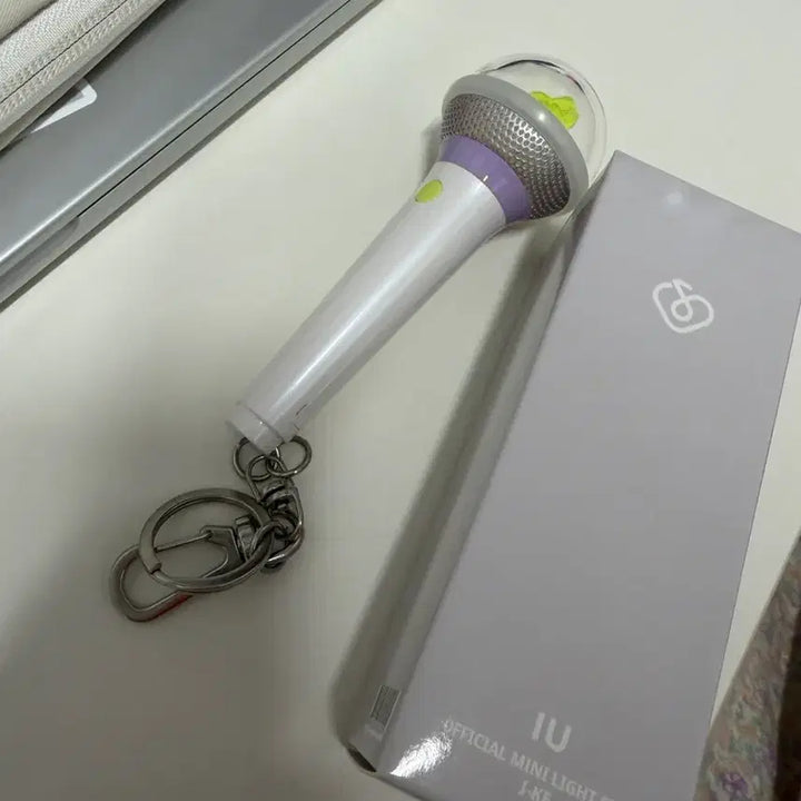 [BUNJANG] IU Official Lightstick Mini Keychain / 아이유 응원봉 미니 키링 아이크 키링