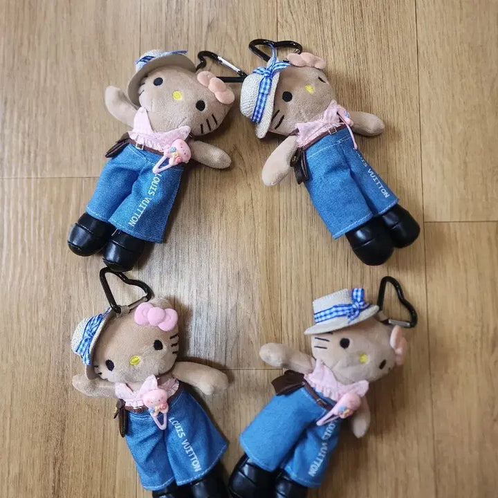 [BUNJANG] Hello Kitty Long Leg Jeans Doll Keychain 4pc Set / 헬로키티 롱다리 청바지 인형 키링 4개 세트