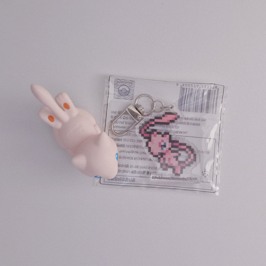 [BUNJANG] CU x Pokémon Pixel Acrylic Keychain Set with Mew Finger Puppet / CU 포켓몬 픽셀 아크링 키링 뮤 손가락 인형 피규어