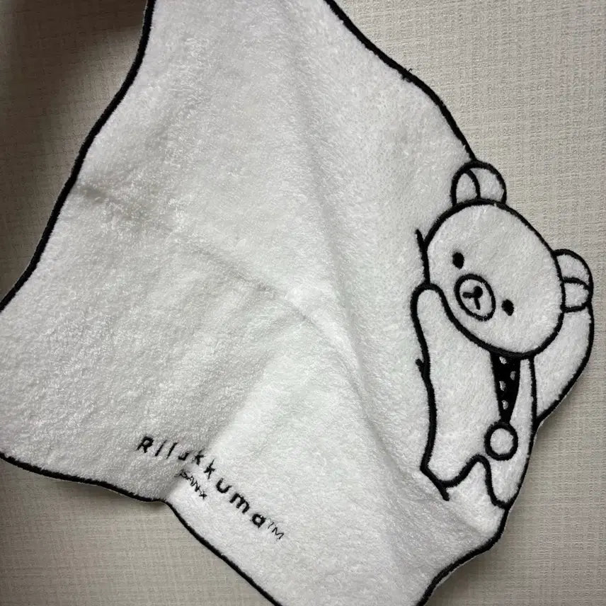[BUNJANG] San-X Rilakkuma Monochrome Mini Hand Towel (White) / 리락쿠마 모노크롬 미니 핸드타올(화이트)