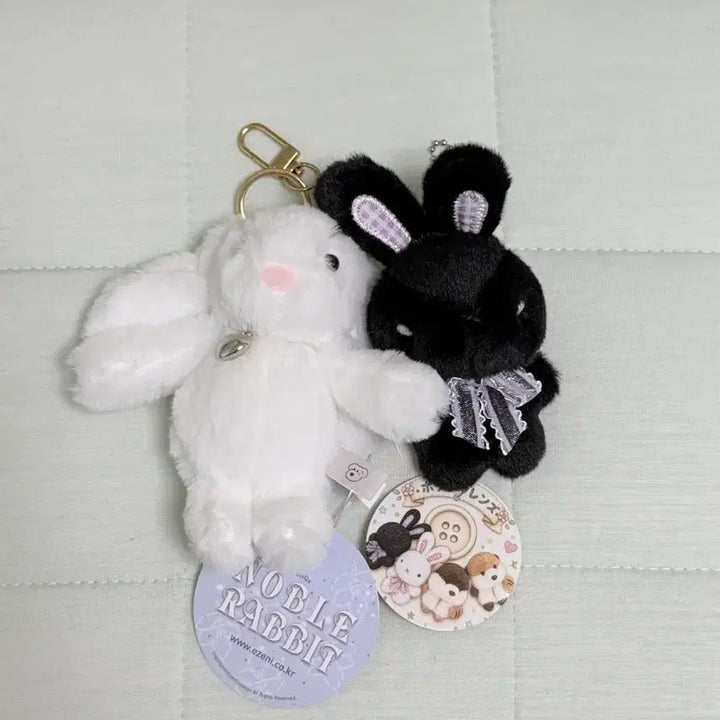[BUNJANG] Noblerabbit Pearl Necklace &amp; Lebony Badge Keychain Bundle Set / 토끼키링 일괄 판매(노블래빗 진주목걸이,레보니 뱃지키링)