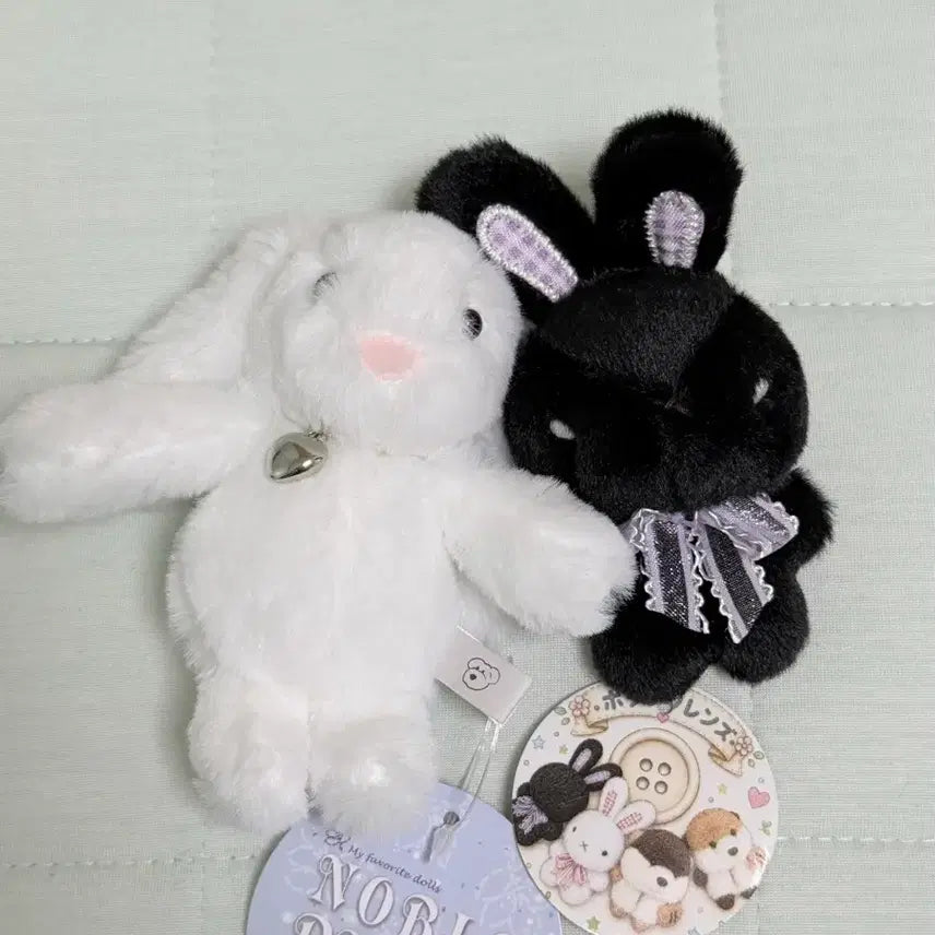 [BUNJANG] Noblerabbit Pearl Necklace &amp; Lebony Badge Keychain Bundle Set / 토끼키링 일괄 판매(노블래빗 진주목걸이,레보니 뱃지키링)