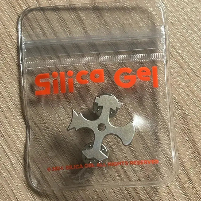 [BUNJANG] Silica Gel Symbol Badge Sealed / 급처) 실리카겔 심볼 뱃지 미개봉 판매합니다