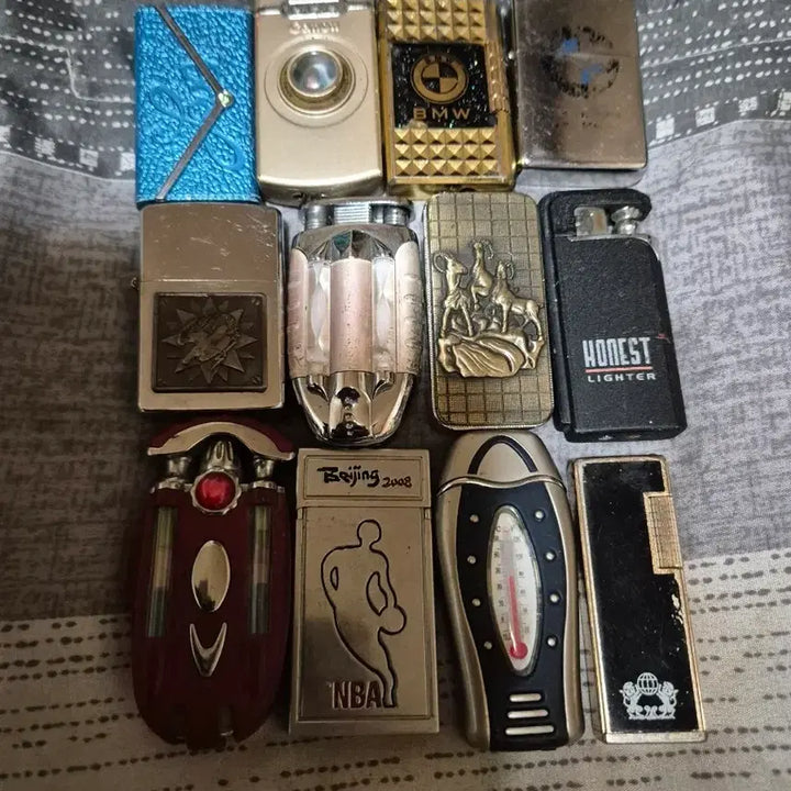 [BUNJANG] Assorted Lighter Bundle Set (12pcs) - Featuring BMW, NBA, Beijing Olympics, Honest, and more / 라이터 세트 12개일괄 (BMW, NBA, 베이징올림픽, Honest 등)