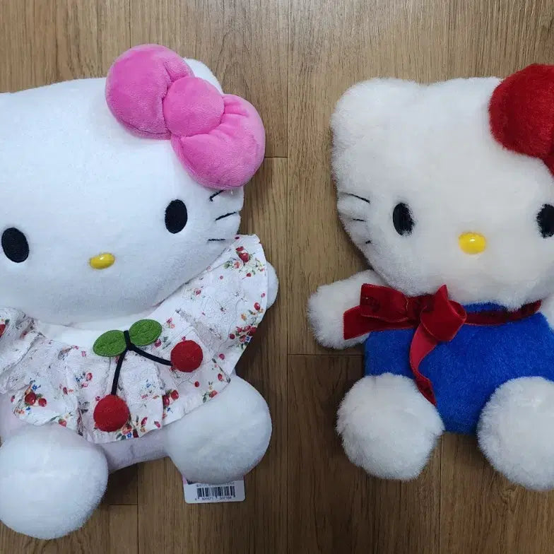 [BUNJANG] Hello Kitty Medium Plush Set (2 Pieces) / 헬로키티 중형인형 2개 세트