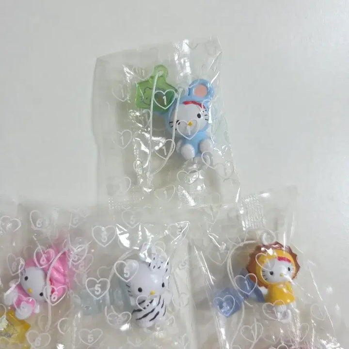 [BUNJANG] Classic Kitty Zodiac Animal Figurine Strap / 세트)고전키티 줄줄이 스트랩 십이지신 피규어 스트랩 고전키티 동물