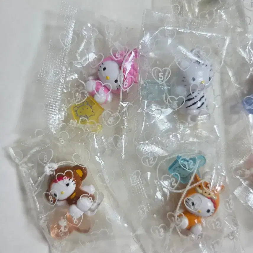 [BUNJANG] Classic Kitty Zodiac Animal Figurine Strap / 세트)고전키티 줄줄이 스트랩 십이지신 피규어 스트랩 고전키티 동물