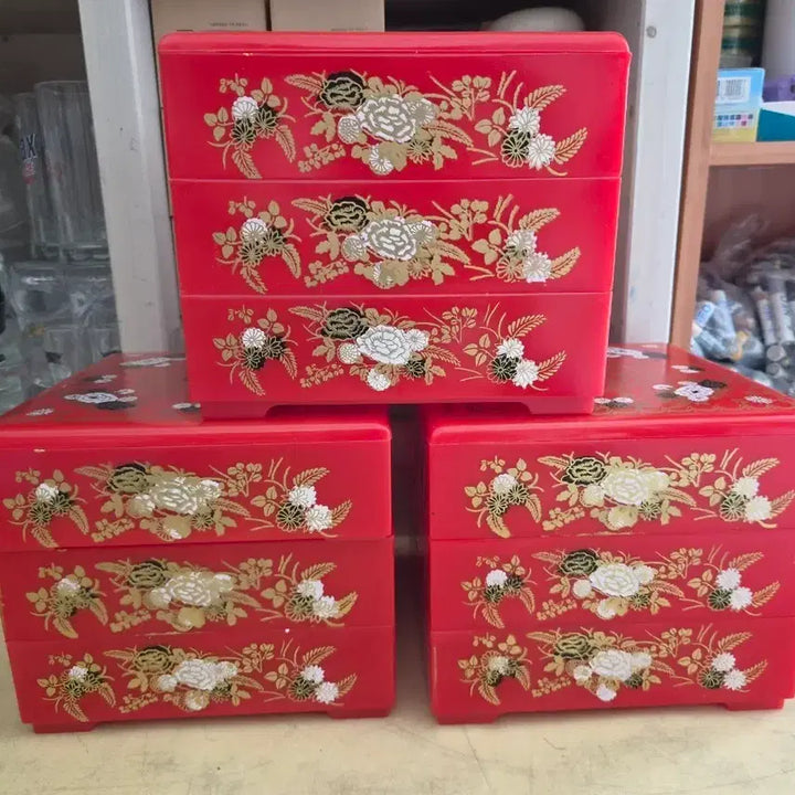 [BUNJANG] Vintage Red Floral 3-Tier Lunch Box / 인테리어소품 빈티지 옛날 3단 찬합 미사용