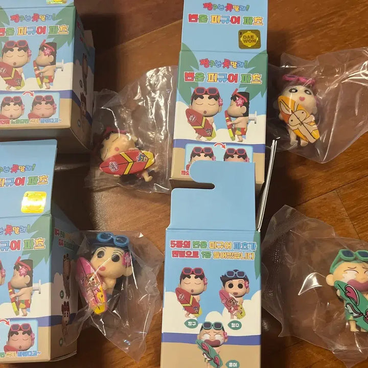 [BUNJANG] Crayon Shin-chan Color Changing Figure Charm Set (4 pieces) / 짱구 변온 피규어 참 파츠 4개 일괄판매 합니다.