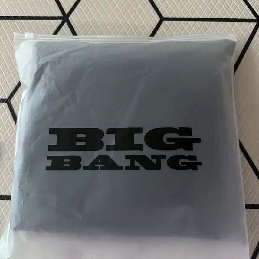 [BUNJANG] BIGBANG Big Logo Blanket (Sealed) / 빅뱅 빅 로고 블랭킷 (미개봉)