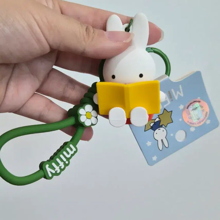 [BUNJANG] Miffy Reading Book Keychain New / 정품) 미피 키링 새제품