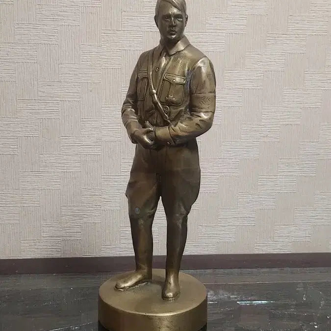 [BUNJANG] Bronze Sculpture of Adolf Hitler / 히틀러 브론즈 조각작품