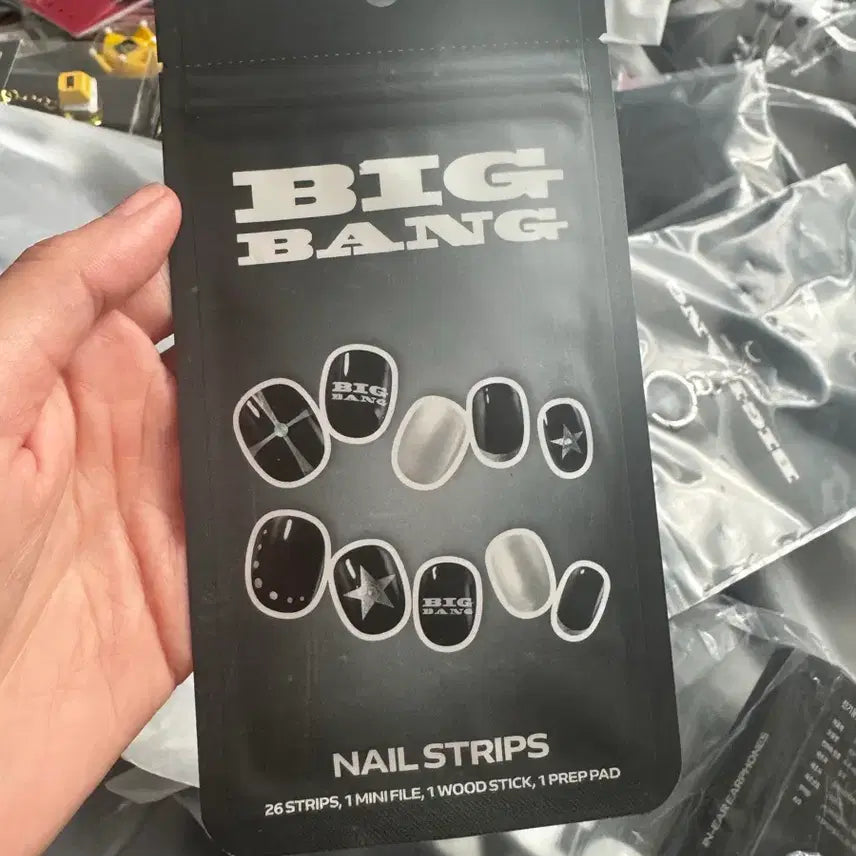 [BUNJANG] BIGBANG Nail Strips + 2 Photocards Set / 빅뱅 네일 스트립 + 포토카드 2장