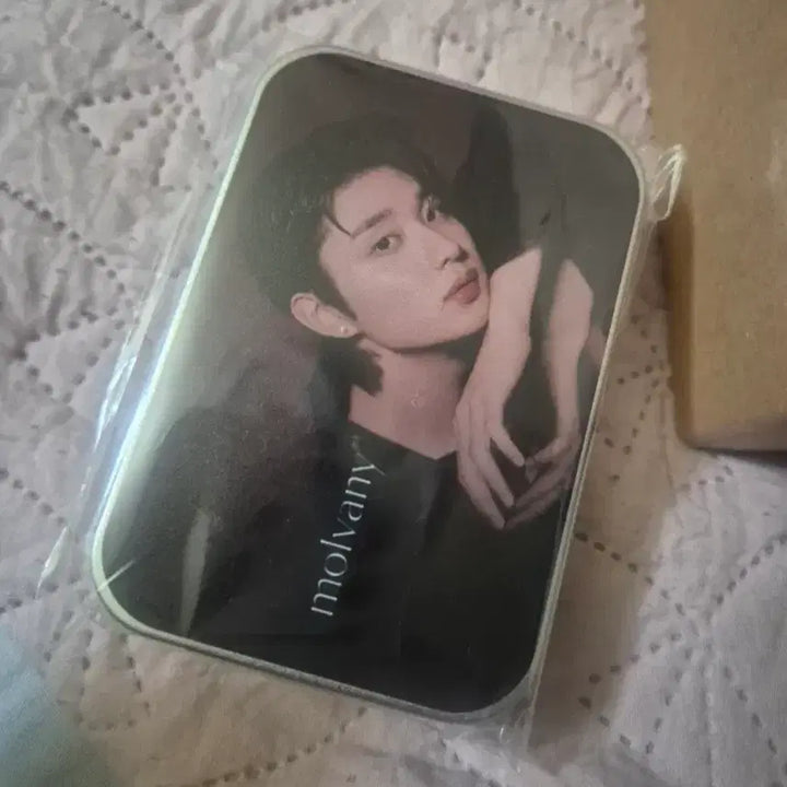 [BUNJANG] Kim Jae Won Molvani Photocard Set with Tin Case / 몰바니 김재원 포토카드 4장 틴케이스