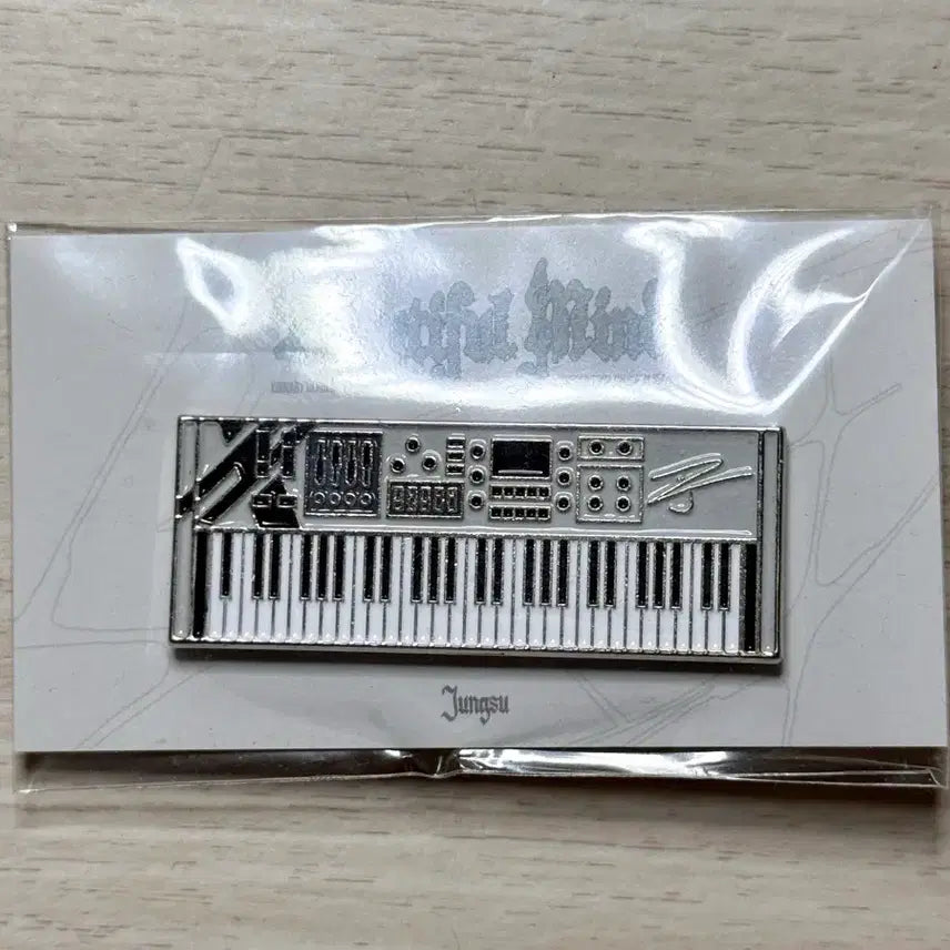 [BUNJANG] X-Dinary Heroes Beast Instrument Badge (Sealed) / (미개봉) 엑디즈 악기뱃지 맹수
