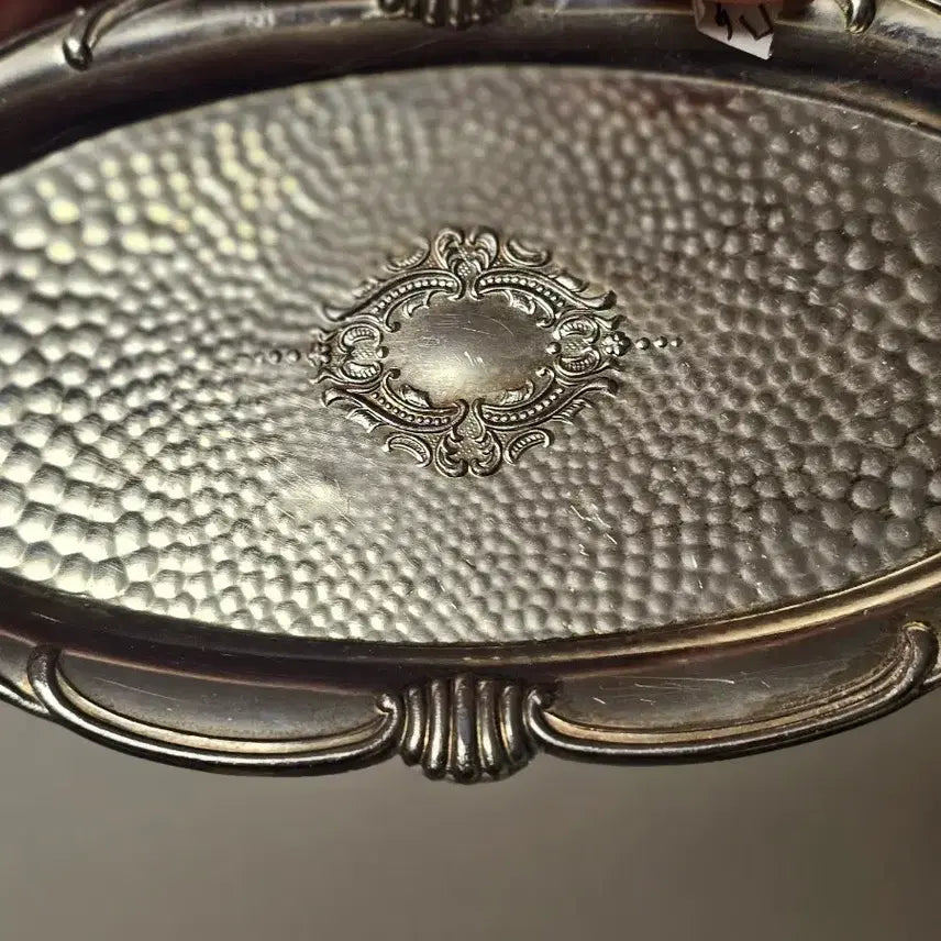 [BUNJANG] Antique Silver-Plated Tray with Shell Decoration and Hammered Pattern / 앤틱 실버플레이트트레이 쉘장식 햄머드 무늬 장식 은 접시