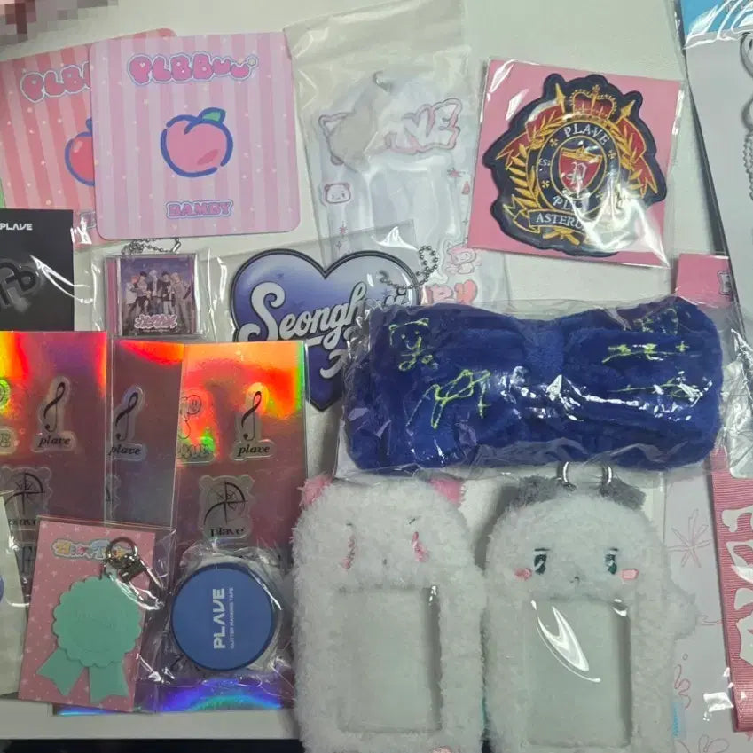 [BUNJANG] PLAVE Strap, Embroidered Patch, and More Merchandise Bundle / 플레이브 plave 스트랩 자수패치등등 굿즈처분