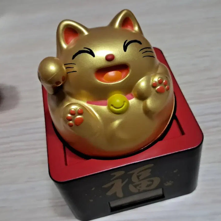 [BUNJANG] Lucky Cat Maneki Neko - Gold (Solar Powered) / 행운을 부르는 복 고양이 마네키네코 뚠냥 ^^ 금색 [개업선물] [소품] [축하]