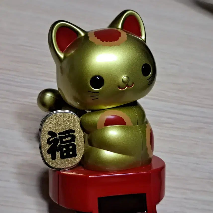 [BUNJANG] Lucky Cat Maneki Neko (Gold) / 행운을 부르는 복 고양이 마네키네코 금색 [개업선물] [소품] [축하]