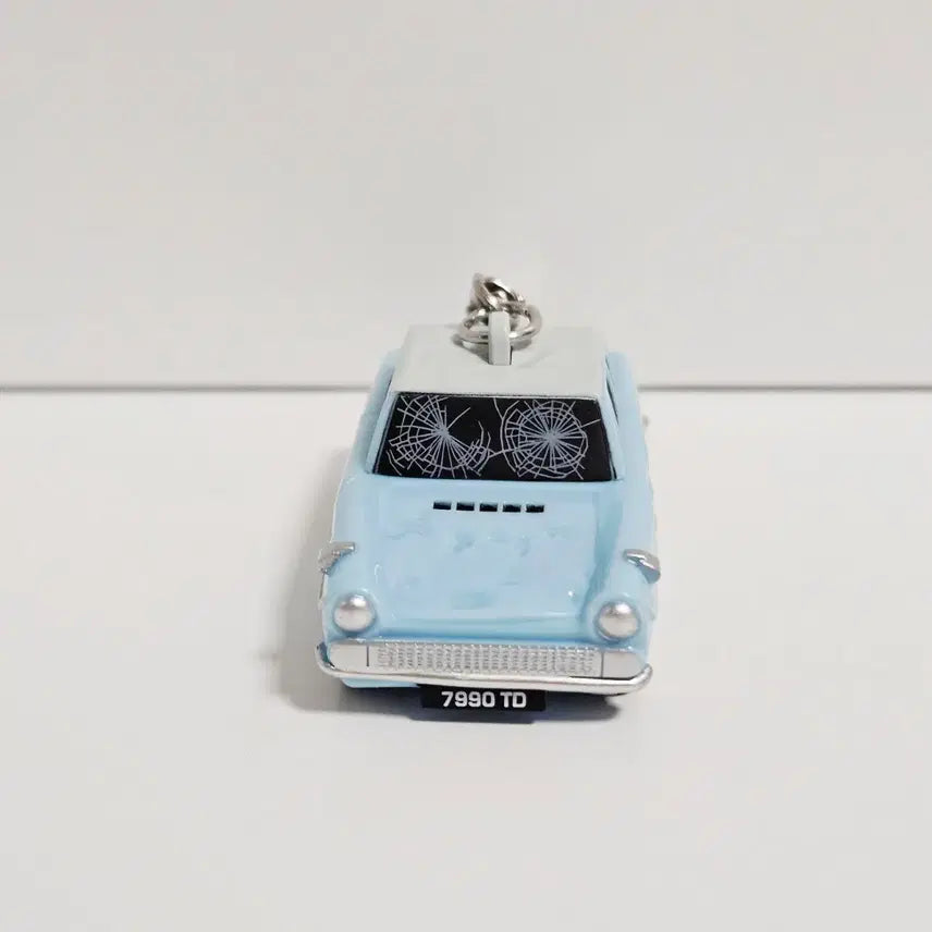 [BUNJANG] Universal Studios Japan Harry Potter Anglia Flying Car Keychain / 해리포터 유니버셜 스튜디오 재팬 포드 앵글리아 키링 USJ 하늘 나는 자동차 키체인