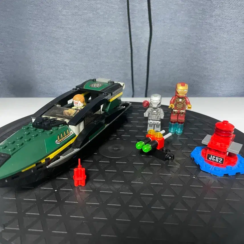 [BUNJANG] LEGO Iron Man Minifigure Set with Boat / 레고 76006 아이언맨