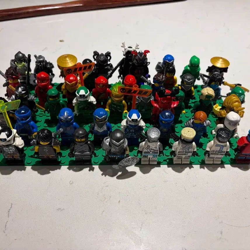 [BUNJANG] LEGO Ninjago Minifigures Bundle (40+ pcs) / 정품 레고 닌자고 미니피규어 40개 이상