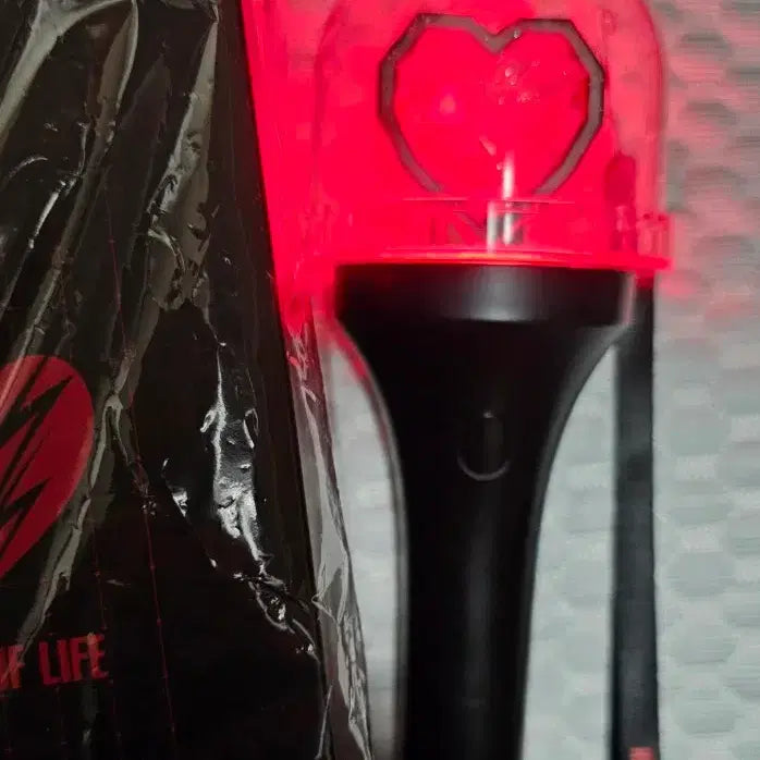 [BUNJANG] KISS OF LIFE Official Lightstick / 키스오브라이프 공식 응원봉 삐용봉 양도합니다.