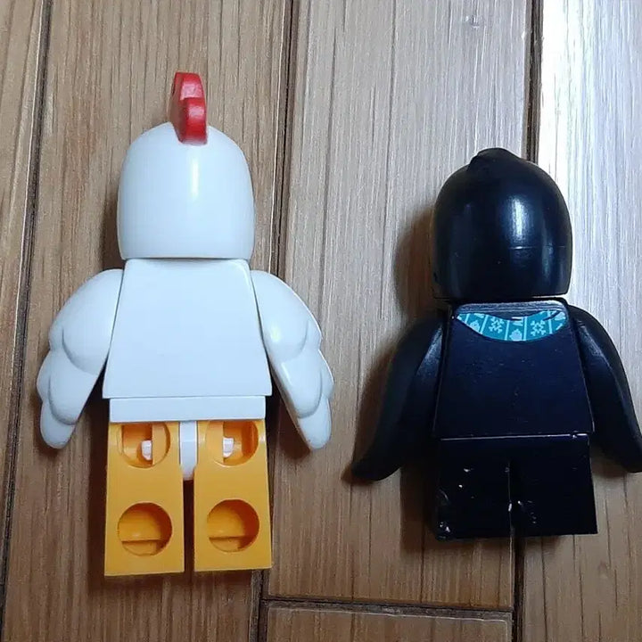 [BUNJANG] LEGO Chicken Alba &amp; Penguin Girl Figures / 레고 치킨알바 펭귄소녀 피규어