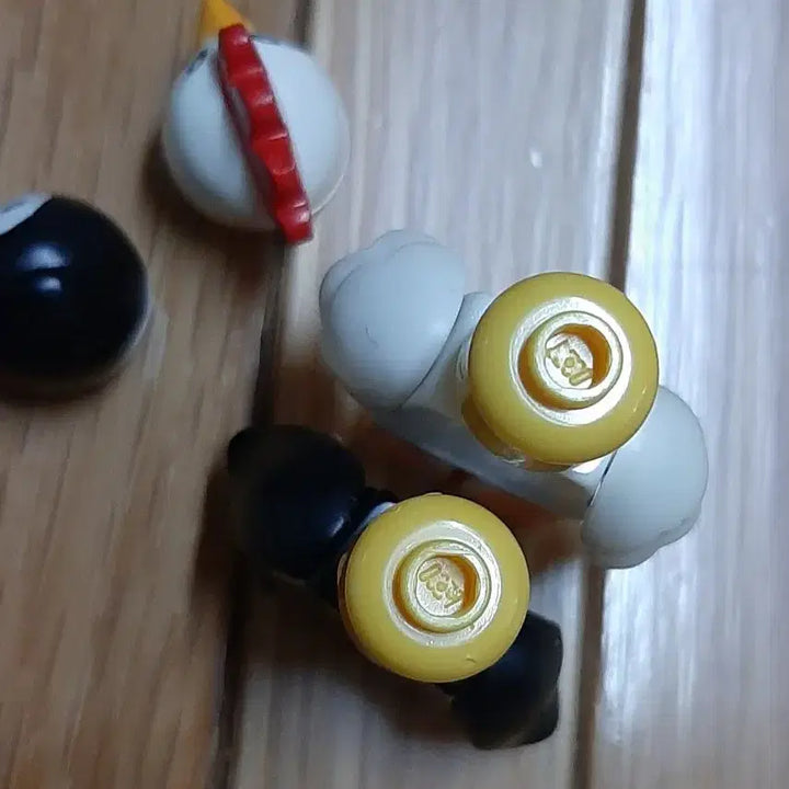 [BUNJANG] LEGO Chicken Alba &amp; Penguin Girl Figures / 레고 치킨알바 펭귄소녀 피규어
