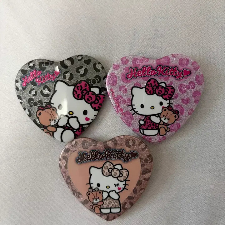 [BUNJANG] Sanrio Hello Kitty Leopard Print Random Trading Can Badge Set / 산리오 헬로키티 호피 랜덤 트레이딩 캔뱃지 3종 일괄
