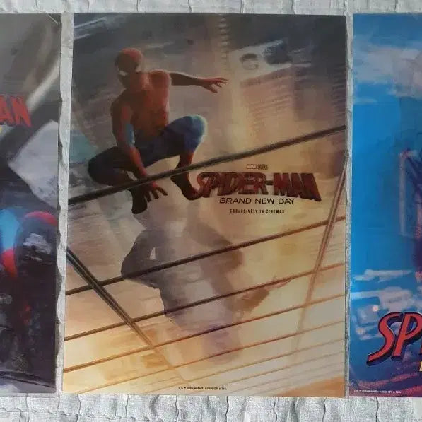 [BUNJANG] Spider-Man Poster Set (3 Types) + Pin Badge / 스파이더맨  조금하자있는 포스터 3종 세트+핀뱃지