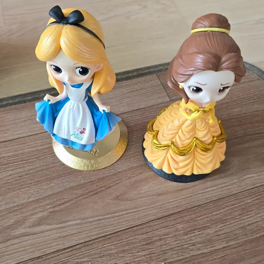 [BUNJANG] Disney Alice and Belle Figure Set / 디즈니 피규어 앨리스 벨 세트 팝니다