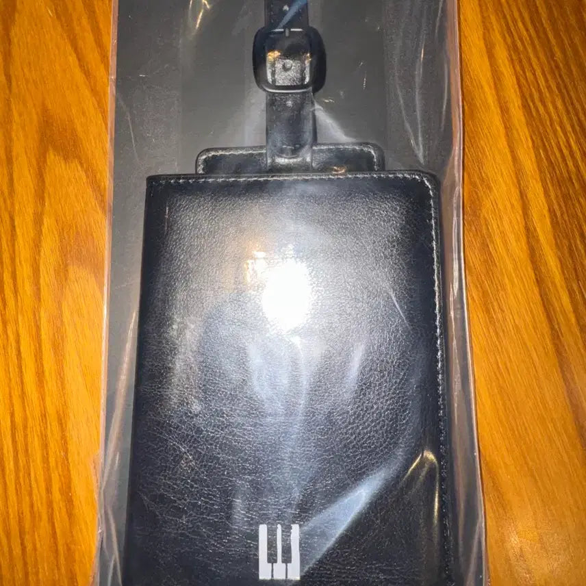 [BUNJANG] Big Bang Flight Passport Wallet + Nametag / 빅뱅 플라이트 여권지갑 +네임택