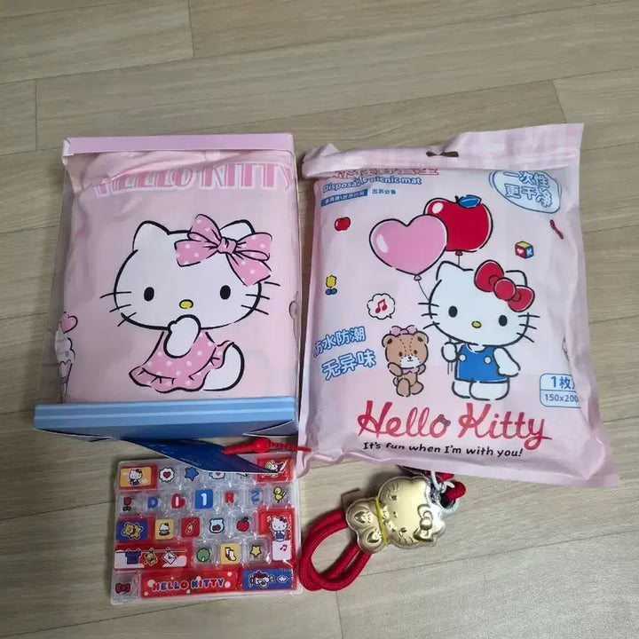 [BUNJANG] Hello Kitty Picnic Mat, Keyring, Raincoat, Keycap Set / 헬로키티 세트 양도합니다.
