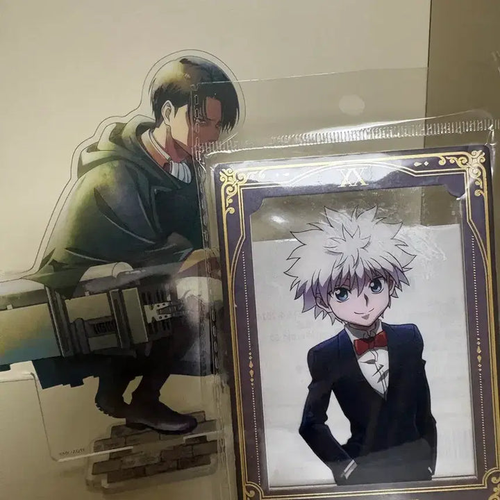 [BUNJANG] Attack on Titan Acrylic Stands &amp; Poster Bundle / 진격의 거인 아크릴 및 포스터 일괄