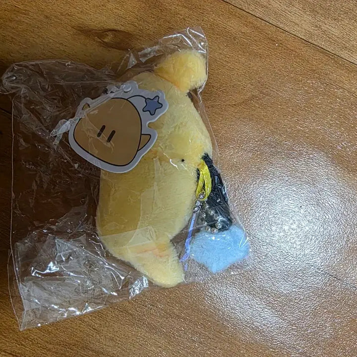 [BUNJANG] Yellow Character Plush Keychain with Blue Charm / 노란색 캐릭터 봉제인형 키링 파란 장식