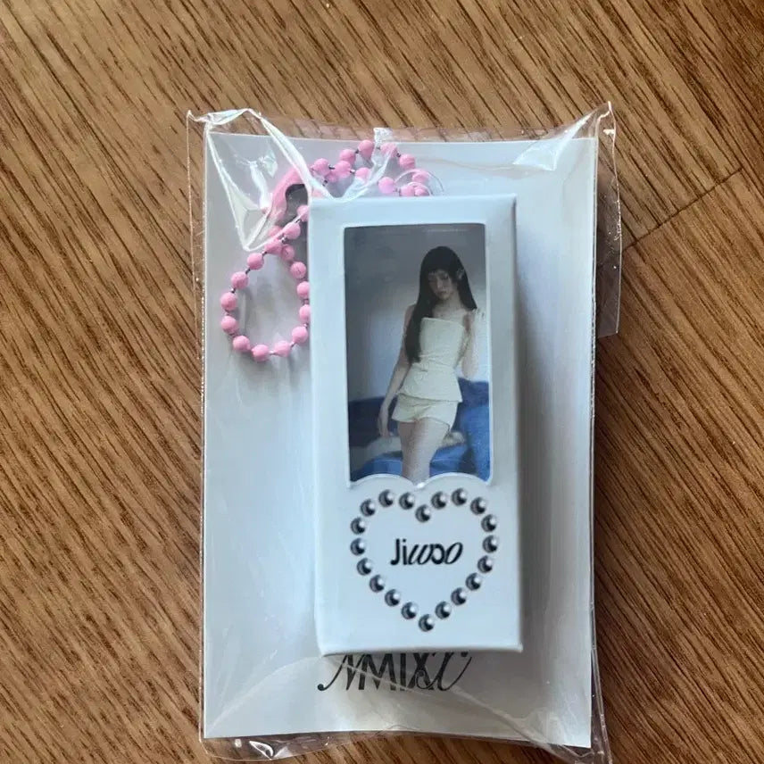 [BUNJANG] NMIXX Jiwoo Acrylic Miniature Keychain (Sealed) / 미개봉) 엔믹스 지우 아크릴 미니어처 키링 팝니다