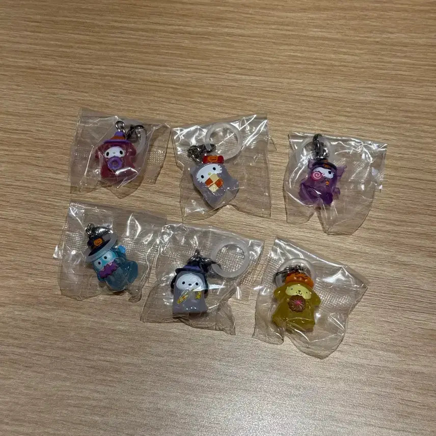 [BUNJANG] Sanrio Halloween Mezushi Gacha Set (6 Types) / 산리오 할로윈 메지루시 일본 가챠 6종 세트