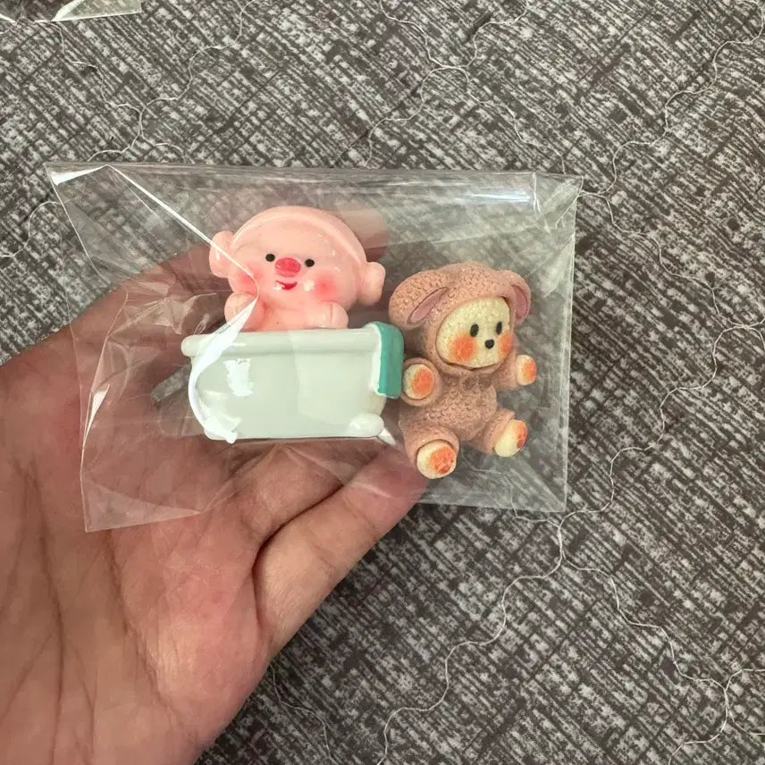 [BUNJANG] Pig Bathing &amp; Dog Lying Down Figure Set / 목욕하는 돼지랑 누워있는 댕댕이 세트