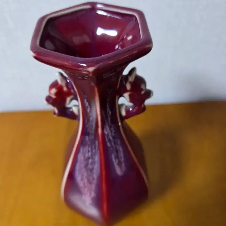 [BUNJANG] Hexagonal Korean Red Glazed Ceramic Vase Antique / 유리홍 육각형 도자기