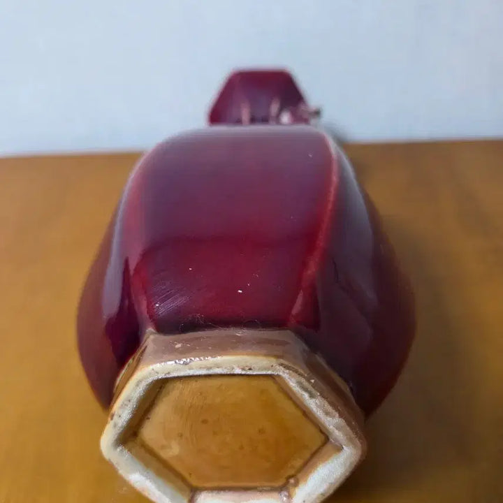 [BUNJANG] Hexagonal Korean Red Glazed Ceramic Vase Antique / 유리홍 육각형 도자기