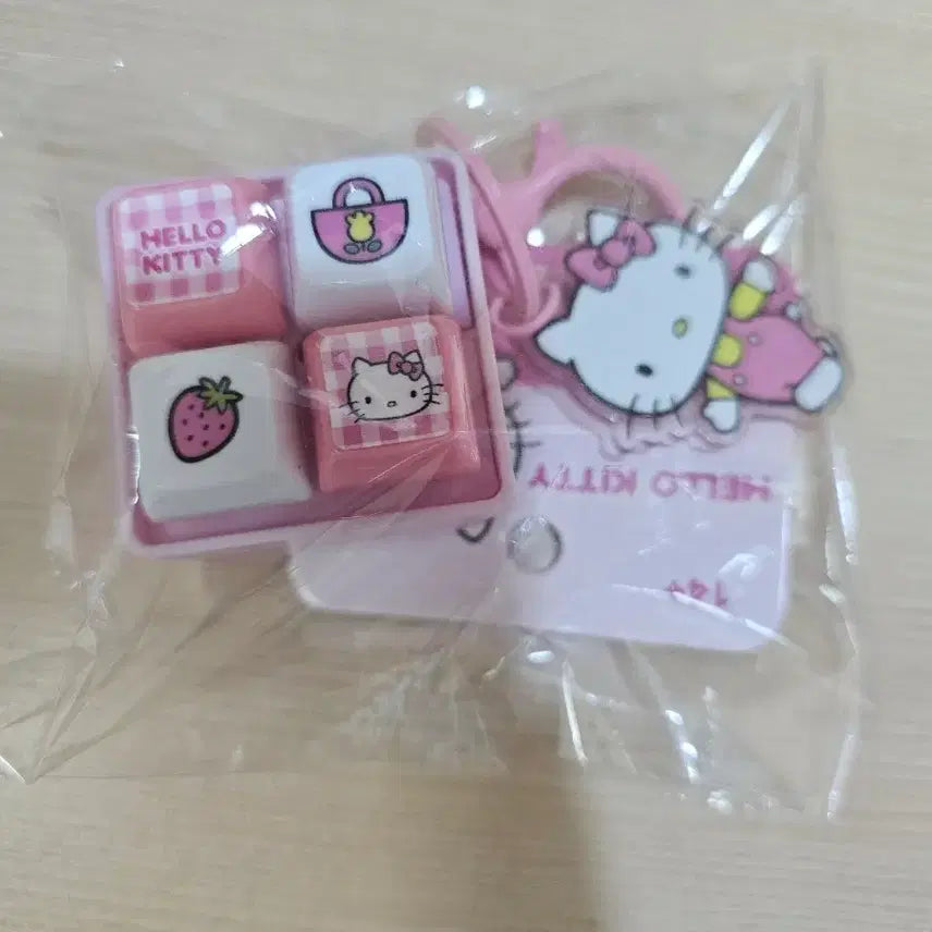 [BUNJANG] Hello Kitty Keycap Keychain / 헬로키티 키캡 열쇠고리