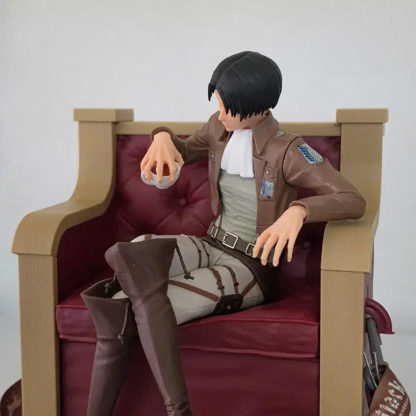 [BUNJANG] Attack on Titan Levi Popcorn Bucket Figure - Universal Studios Japan Collaboration / [새상품]진격의거인 리바이 팝콘통 유니버셜스튜디오 USJ 콜라보 피규어 진격거 리바이 피규어